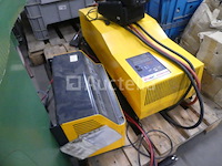 2 acculaders voor vorkheftruck/stapelaar - afbeelding 1 van  4