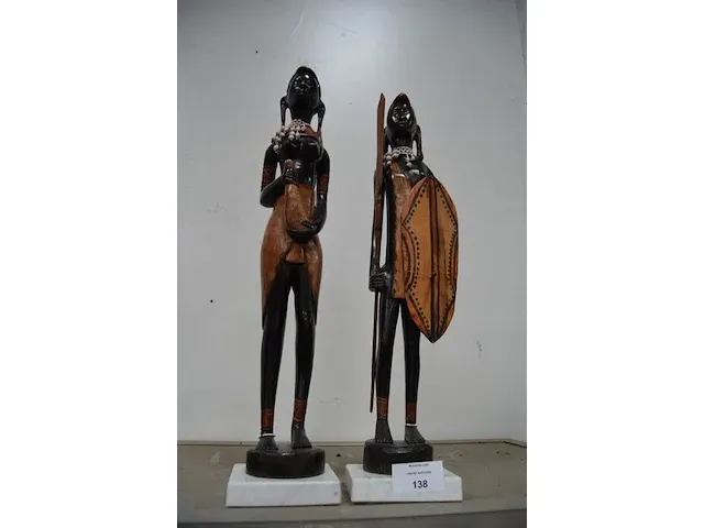 2 afrikaanse beeldjes op marmeren voet afm. ca. 50cm - afbeelding 1 van  4