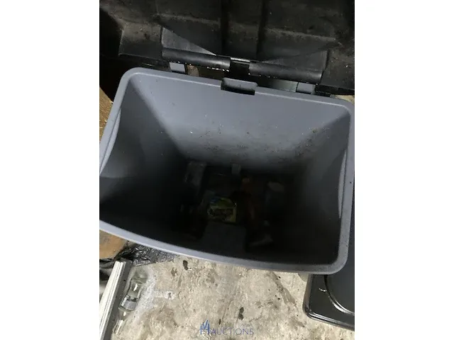 2 afvailcontainers - afbeelding 4 van  4