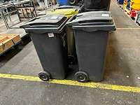 2 afvalcontainers - afbeelding 1 van  4