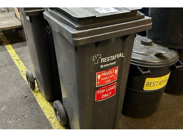 2 afvalcontainers - afbeelding 2 van  4