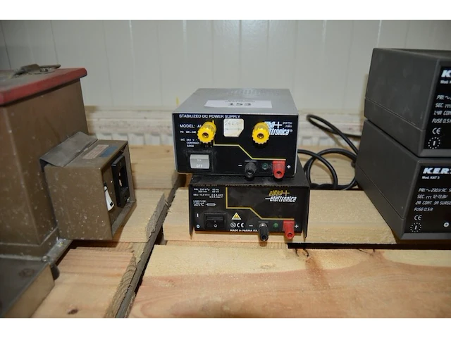 2 alpha+ elettronica stabilized dc power supply al344 - afbeelding 1 van  3