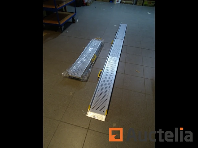 2 aluminium oprijplaten voor rolstoel of andere jws - afbeelding 1 van  10