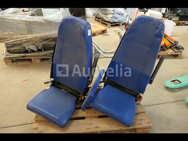 2 ambulance stoelen - afbeelding 1 van  6