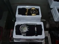 2 analoge polshorloges , 2 armbanden - afbeelding 1 van  6