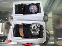 2 analoge polshorloges, 2 armbanden - afbeelding 1 van  4