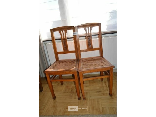 2 antiek houten stoelen met rieten zitvlak - beschadigd - afbeelding 1 van  4