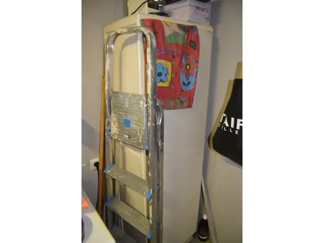 2 antiek kasten 5 deuren 2 laden, strijkijzer calor, kookplaat shg, trapladder 4 treden, enz - afbeelding 17 van  17