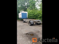 2-assige container aanhangwagen met royen r20t/2p afgedekt lade