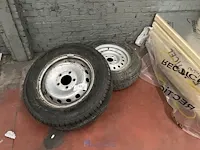 2 autobanden - afbeelding 1 van  3