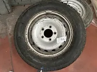 2 autobanden - afbeelding 2 van  3