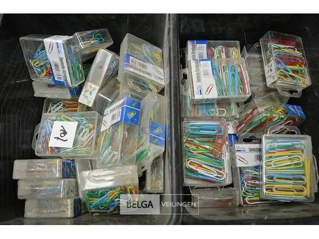 2 bakjes met paperclips - afbeelding 2 van  4