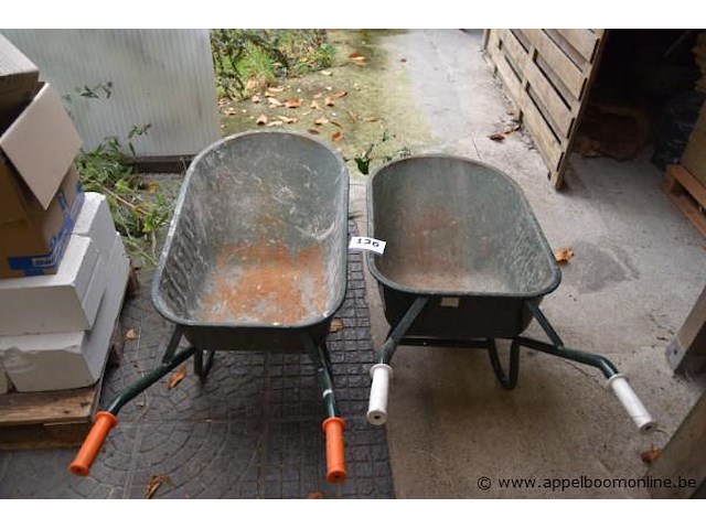 2 bakkruiwagens - afbeelding 1 van  1