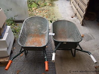 2 bakkruiwagens - afbeelding 1 van  1