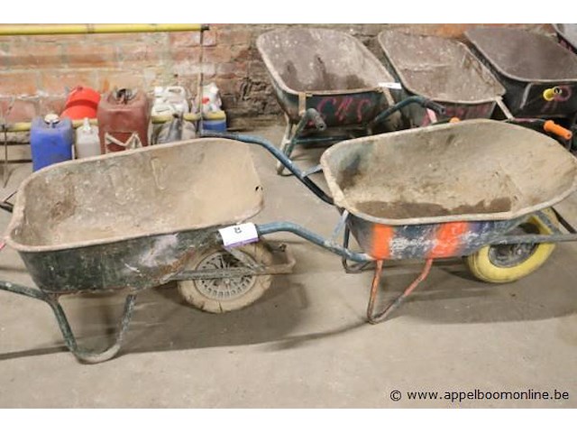 2 bakkruiwagens - afbeelding 1 van  1