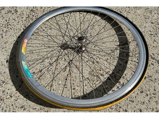 2 banden en 4 fietswielen - afbeelding 10 van  13
