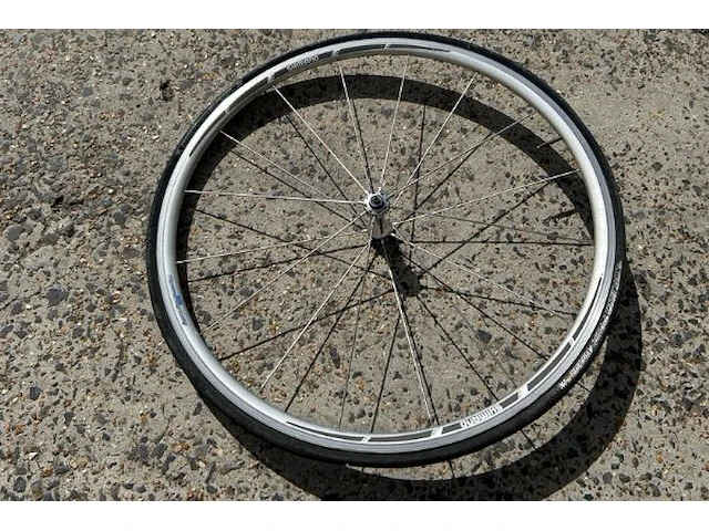 2 banden en 4 fietswielen - afbeelding 12 van  13