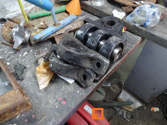 2 bandenlichters, velgenverwijderaars, 3 bandenrekken - afbeelding 2 van  16