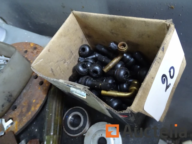 2 bandenlichters, velgenverwijderaars, 3 bandenrekken - afbeelding 5 van  16