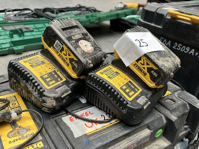 2 batterij en 2 batterijladers dewalt - afbeelding 1 van  2