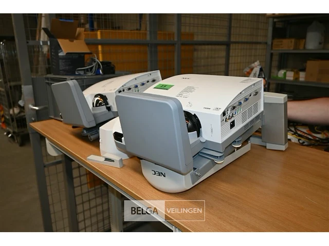 2 beamers headup nec u260w - afbeelding 1 van  6