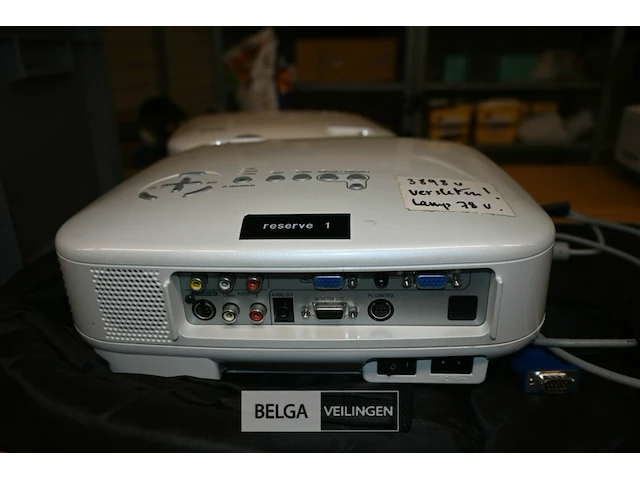 2 beamers nec model vt 575 - afbeelding 4 van  5