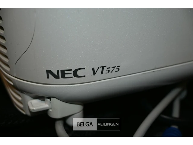 2 beamers nec model vt 575 - afbeelding 5 van  5