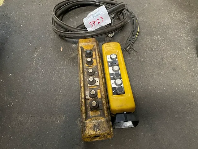 2 bedieningen telemecanique - afbeelding 1 van  1