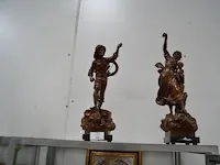 2 beeldjes op voet afm. ca. 50cm - afbeelding 1 van  4