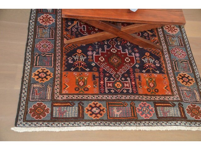 2 beige lederen elektrische relaxzetels, tapijt ca. 2,50 x 1,20 m, salontafel - afbeelding 7 van  12