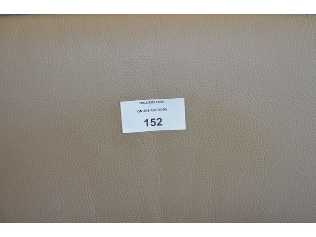 2 beige lederen elektrische relaxzetels, tapijt ca. 2,50 x 1,20 m, salontafel - afbeelding 9 van  12