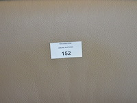 2 beige lederen elektrische relaxzetels, tapijt ca. 2,50 x 1,20 m, salontafel - afbeelding 9 van  12