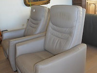 2 beige lederen elektrische relaxzetels, tapijt ca. 2,50 x 1,20 m, salontafel - afbeelding 12 van  12