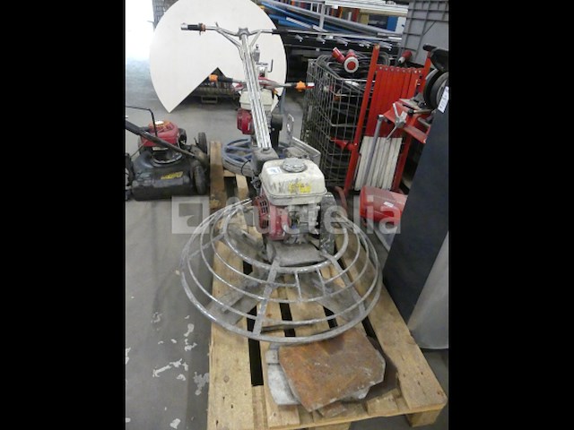 2 betonnen helikopters - afbeelding 2 van  9