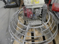 2 betonnen helikopters - afbeelding 3 van  9