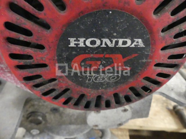 2 betonnen helikopters - afbeelding 8 van  9