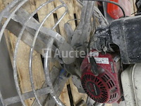 2 betonnen helikopters - afbeelding 9 van  9