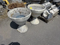 2 betonnen tuinvazen - afbeelding 1 van  2