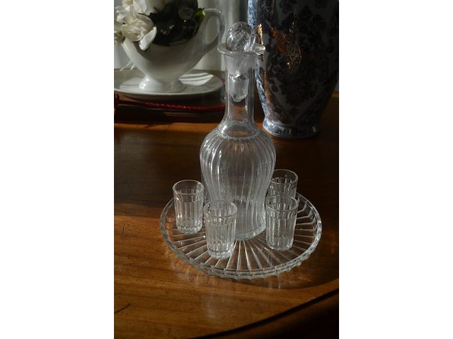 2 bloemstukken onder stolp, 2 porseleinen vazen, glazen drinkset met karaf - afbeelding 6 van  9