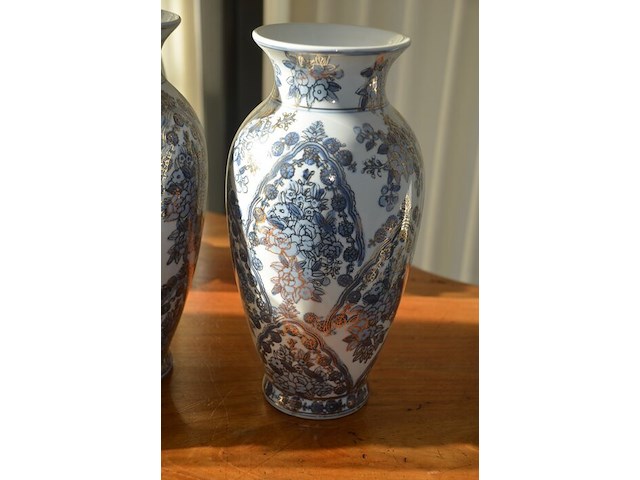 2 bloemstukken onder stolp, 2 porseleinen vazen, glazen drinkset met karaf - afbeelding 8 van  9