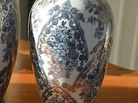 2 bloemstukken onder stolp, 2 porseleinen vazen, glazen drinkset met karaf - afbeelding 8 van  9