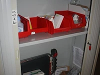 2 boekenkasten met rolluikdeuren, planningbord (14,16) - afbeelding 6 van  9