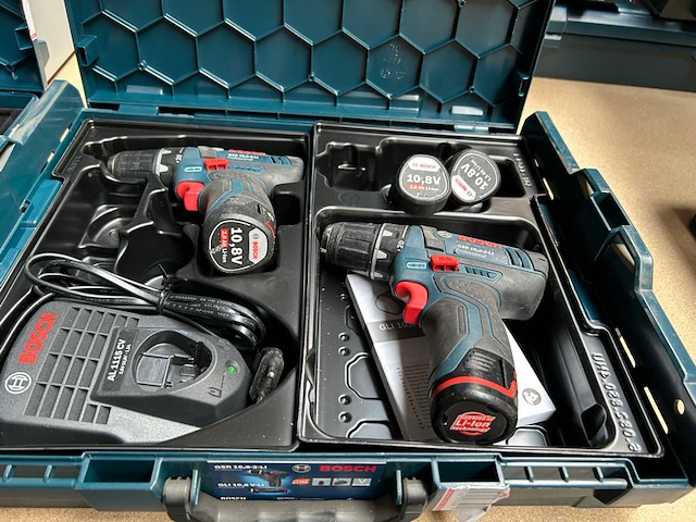 2 bosch accu schroefboormachines - afbeelding 1 van  6