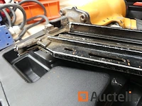 2 bostich pneumatische spijkermachines - afbeelding 3 van  11