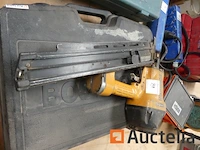2 bostich pneumatische spijkermachines - afbeelding 4 van  11