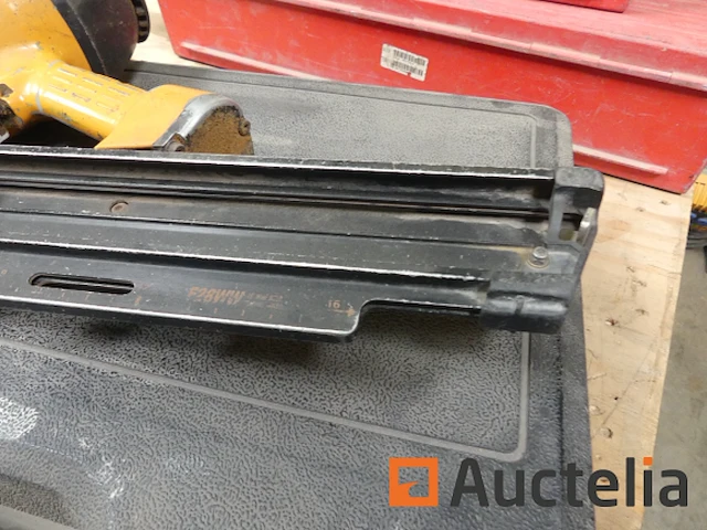 2 bostich pneumatische spijkermachines - afbeelding 11 van  11