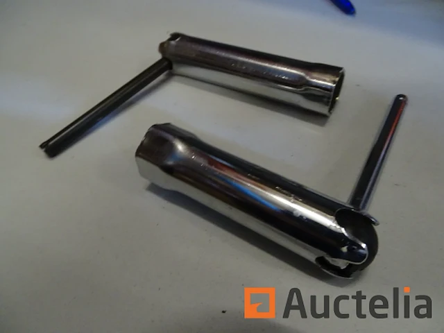 2 bougiesleutels van verschillende lengtes - afbeelding 2 van  4