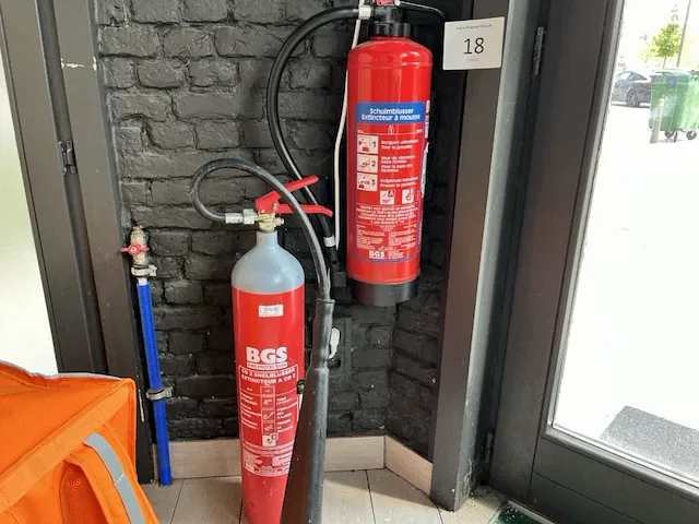 2 brandblussers - afbeelding 4 van  5