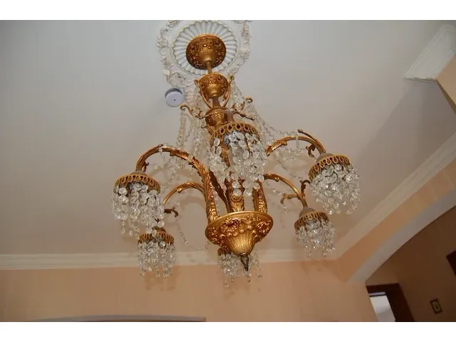 2 bronkleurige luster 12 lichtpunten, 2 goudkleurige lusters glazen kapjes 6 lichtpunten, ronde luster 1 lichtpunt, goudkleurige luster 5 lichtpunten glazen kapjes - afbeelding 3 van  12