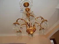 2 bronkleurige luster 12 lichtpunten, 2 goudkleurige lusters glazen kapjes 6 lichtpunten, ronde luster 1 lichtpunt, goudkleurige luster 5 lichtpunten glazen kapjes - afbeelding 3 van  12